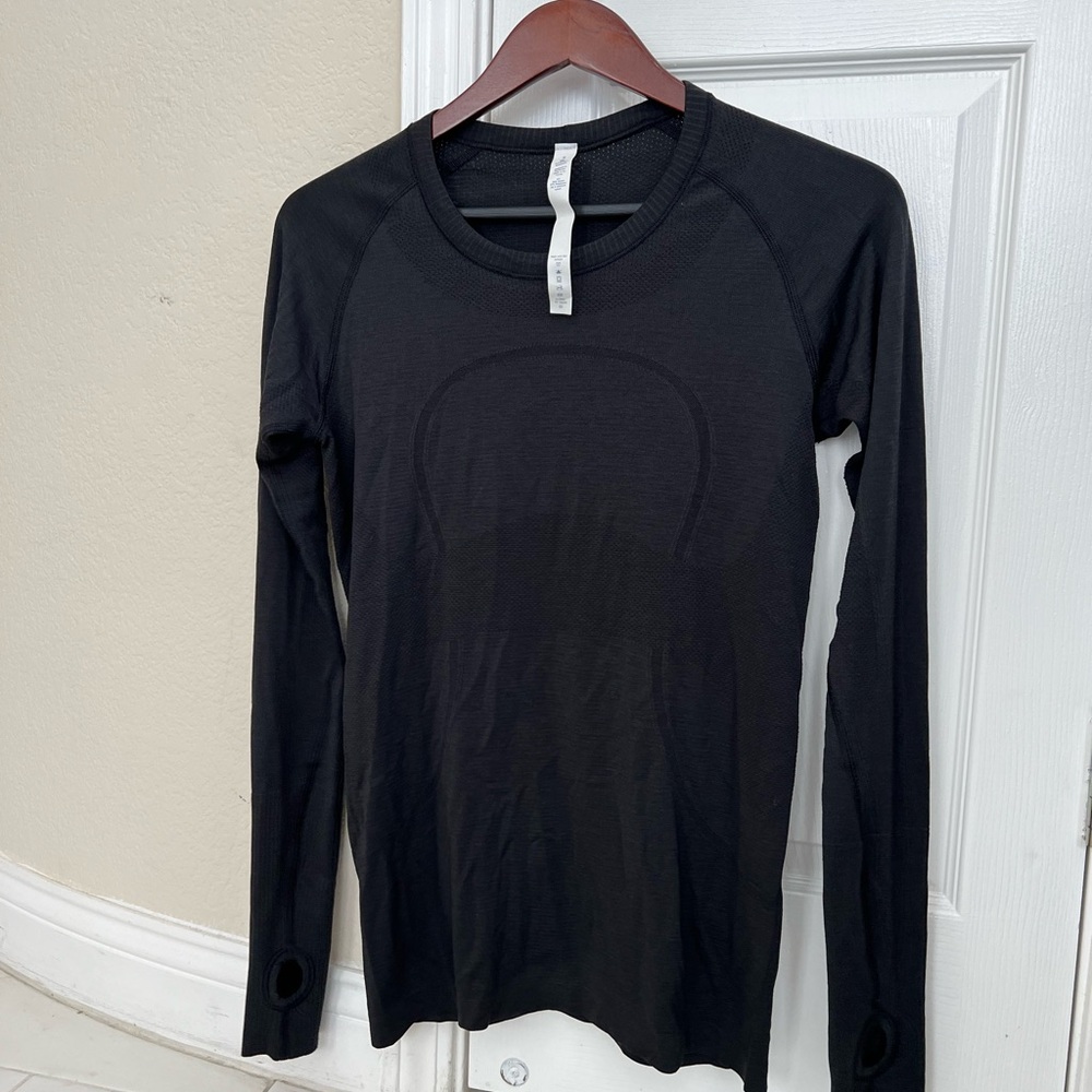 Lululemon - swiftly tech Black Long Sleeve Athletic Top